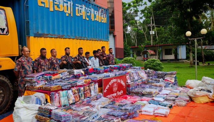 বেনাপোলে আড়াই কোটি টাকার ভারতীয় পণ্য জব্দ, আটক ২ বেনাপোলে আড়াই কোটি টাকার ভারতীয় পণ্য জব্দ, আটক ২