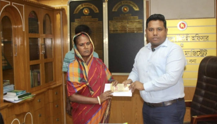 প্রতারণার শিকার হিন্দু সম্প্রদায়ের ৩৬ পরিবারকে ইউএনও’র সহযোগিতা