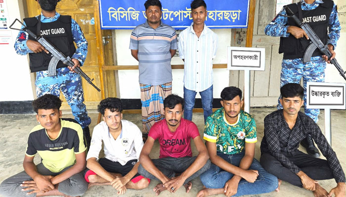 টেকনাফে ৫ অপহৃত উদ্ধার, ২ অপহরণকারী আটক টেকনাফে ৫ অপহৃত উদ্ধার, ২ অপহরণকারী আটক