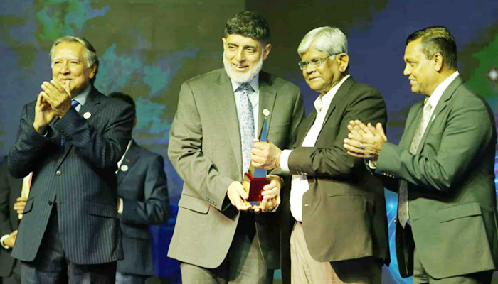 ‘বিজনেস পারসন অব দ্য ইয়ার’ সম্মাননা পেলেন আহসান খান চৌধুরী ‘বিজনেস পারসন অব দ্য ইয়ার’ সম্মাননা পেলেন আহসান খান চৌধুরী