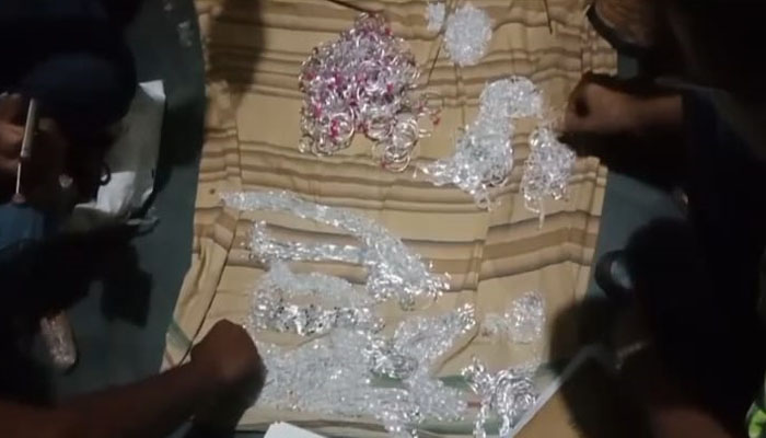 চুয়াডাঙ্গায় রুপার গহনাসহ বাসের সুপারভাইজার গ্রেপ্তার চুয়াডাঙ্গায় রুপার গহনাসহ বাসের সুপারভাইজার গ্রেপ্তার