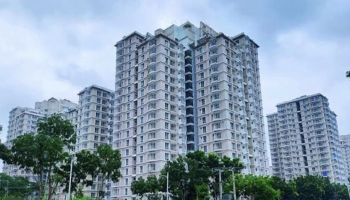 বালিশ-কাণ্ডে চাকরি গেল প্রকৌশলীর, অন্যজনের কমলো বেতন