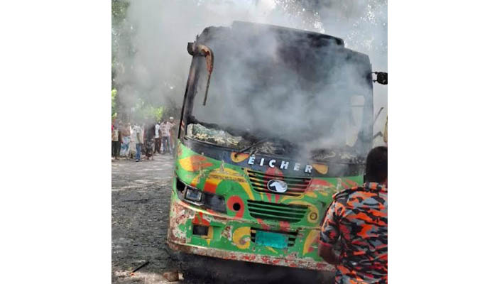 মুন্সীগঞ্জে বাসের ধাক্কায় মাদ্রাসাছাত্রীর নিহত, বাসে আগুন মুন্সীগঞ্জে বাসের ধাক্কায় মাদ্রাসাছাত্রীর নিহত, বাসে আগুন