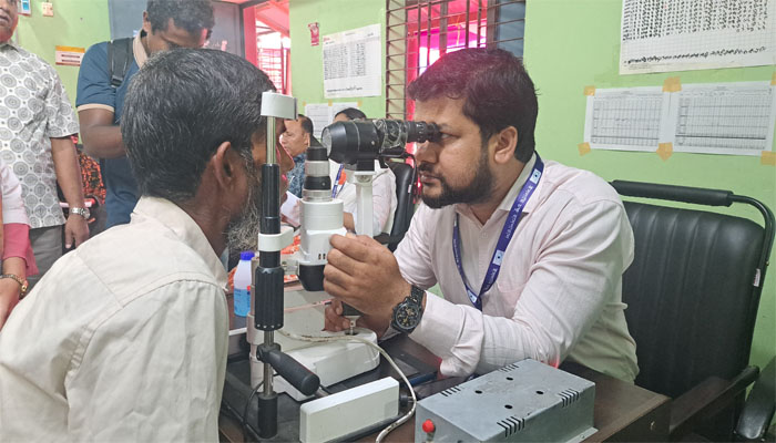 রাজবাড়ীতে বিনামূল্যে চক্ষু সেবা পেল ৩শ রোগী রাজবাড়ীতে বিনামূল্যে চক্ষু সেবা পেল ৩শ রোগী