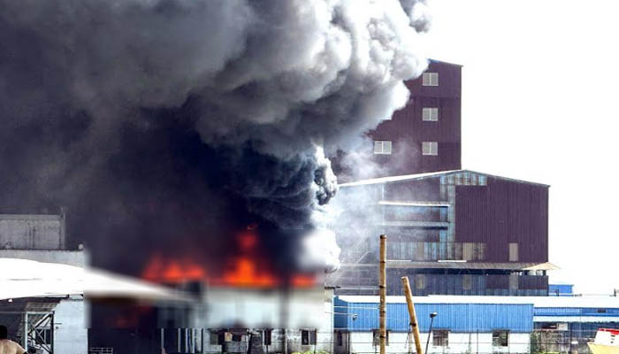 নারায়ণগঞ্জে ভোজ্য তেলের কারখানায় ভয়াবহ অগ্নিকাণ্ড নারায়ণগঞ্জে ভোজ্য তেলের কারখানায় ভয়াবহ অগ্নিকাণ্ড