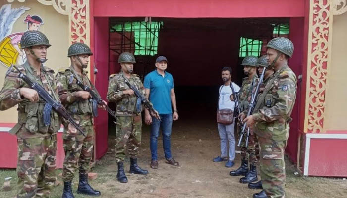 দুর্গাপূজা উপলক্ষ্যে মৌলভীবাজারে নিরাপত্তা জোরদার করেছে সেনাবাহিনী দুর্গাপূজা উপলক্ষ্যে মৌলভীবাজারে নিরাপত্তা জোরদার করেছে সেনাবাহিনী