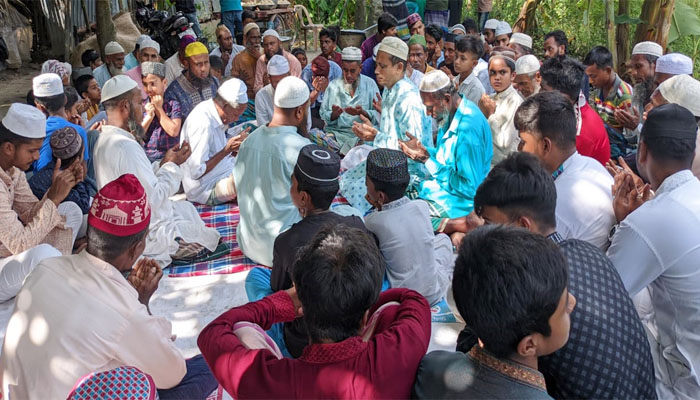 ছাগল চুরির ঘটনায় চোরের হেদায়েত চেয়ে মসজিদে দোয়া ছাগল চুরির ঘটনায় চোরের হেদায়েত চেয়ে মসজিদে দোয়া