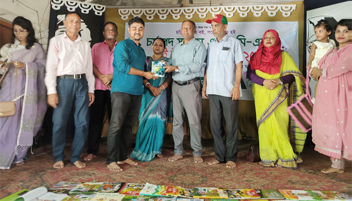 ছয় বছরে চর্যাপদ সাহিত্য একাডেমির ১৩ হাজার বই উপহার ছয় বছরে চর্যাপদ সাহিত্য একাডেমির ১৩ হাজার বই উপহার