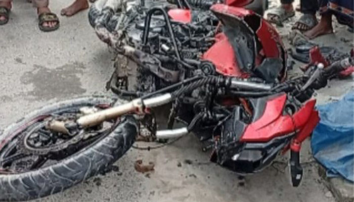 সিরাজগঞ্জে প্রাইভেটকার-মোটরসাইকেল সংঘর্ষে আহত ৭ সিরাজগঞ্জে প্রাইভেটকার-মোটরসাইকেল সংঘর্ষে আহত ৭