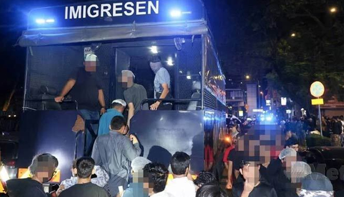 মালেশিয়ায় বিশেষ অভিযানে বাংলাদেশিসহ আটক ১৯৬