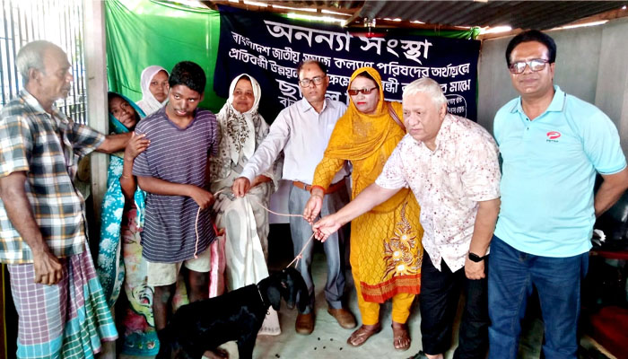 দিনাজপুরে প্রতিবন্ধীদের মাঝে ছাগল ও হুইল চেয়ার বিতরণ