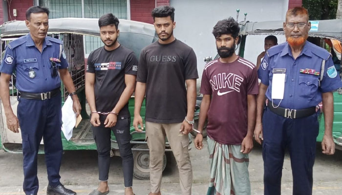 সাটুরিয়ায় ইয়াবা ও গাজাসহ গ্রেফতার ৩ সাটুরিয়ায় ইয়াবা ও গাজাসহ গ্রেফতার ৩