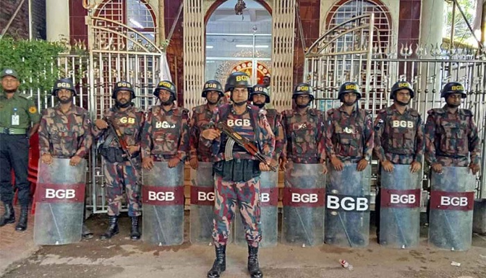 দুর্গাপূজা মণ্ডপের নিরাপত্তায় ৪৩০ প্লাটুন বিজিবি দুর্গাপূজা মণ্ডপের নিরাপত্তায় ৪৩০ প্লাটুন বিজিবি