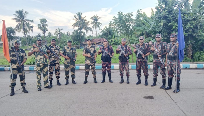 দুর্গাপূজা উপলক্ষে সাতক্ষীরা সীমান্তে কঠোর নিরাপত্তায় বিজিবি দুর্গাপূজা উপলক্ষে সাতক্ষীরা সীমান্তে কঠোর নিরাপত্তায় বিজিবি