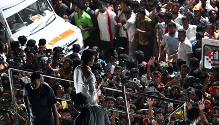 থালাপতির জনসভায় পদদলিত হয়ে নিহত বেড়ে ৩৮ থালাপতির জনসভায় পদদলিত হয়ে নিহত বেড়ে ৩৮