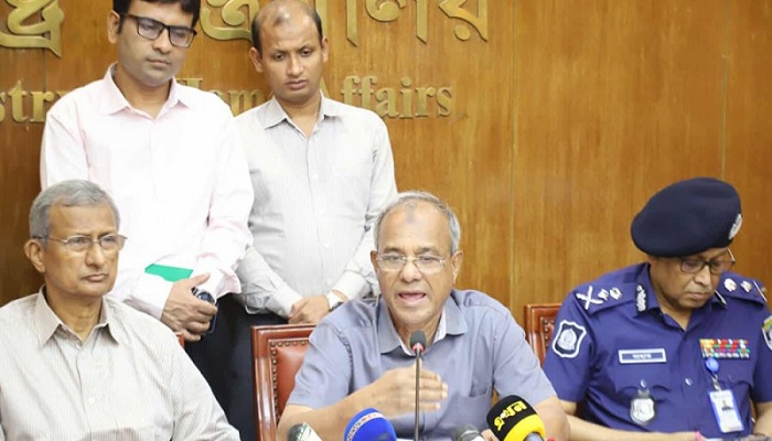 সাম্প্রদায়িক উসকানিদাতাদের বিরুদ্ধে কঠোর ব্যবস্থা নেয়া হবে সাম্প্রদায়িক উসকানিদাতাদের বিরুদ্ধে কঠোর ব্যবস্থা নেয়া হবে