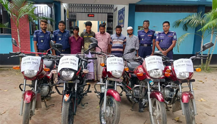 কুড়িগ্রামে চোরাই চক্রের ৫ সদস্য আটক, ৫টি মোটরসাইকেল উদ্ধার কুড়িগ্রামে চোরাই চক্রের ৫ সদস্য আটক, ৫টি মোটরসাইকেল উদ্ধার