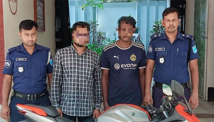 রাজবাড়ীতে চোরাই মোটরসাইকেলসহ গ্রেপ্তার ২ রাজবাড়ীতে চোরাই মোটরসাইকেলসহ গ্রেপ্তার ২