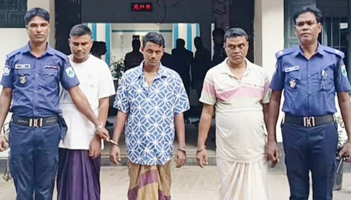 সিরাজগঞ্জে ইয়াবাসহ তিন মাদক কারবারি গ্রেপ্তার সিরাজগঞ্জে ইয়াবাসহ তিন মাদক কারবারি গ্রেপ্তার