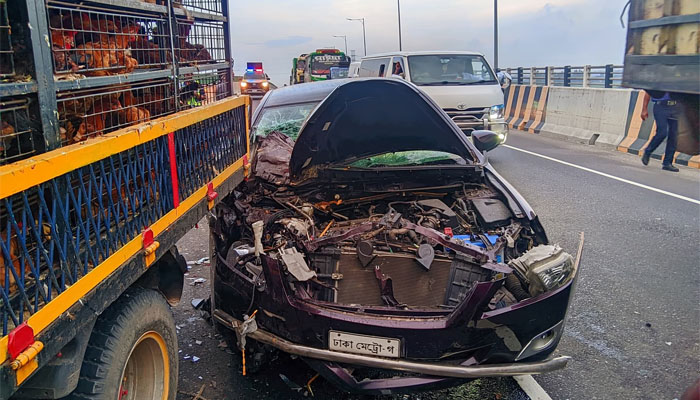 সিরাজদিখানে পিকআপকে প্রাইভেটকারের ধাক্কা: নিহত ১, আহত ৪ সিরাজদিখানে পিকআপকে প্রাইভেটকারের ধাক্কা: নিহত ১, আহত ৪