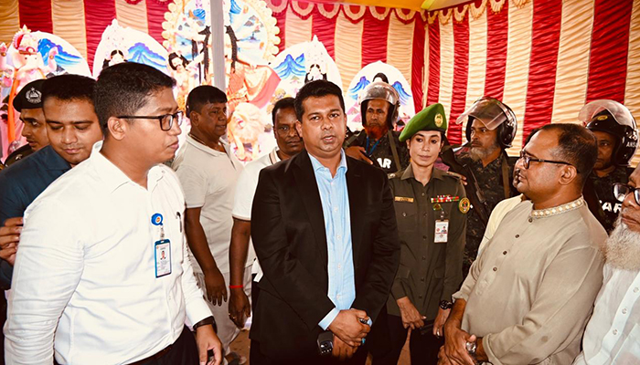 সম্প্রীতির বার্তা নিয়ে দুর্গাপূজা মণ্ডপে নারায়ণগঞ্জ জেলা প্রশাসক সম্প্রীতির বার্তা নিয়ে দুর্গাপূজা মণ্ডপে নারায়ণগঞ্জ জেলা প্রশাসক