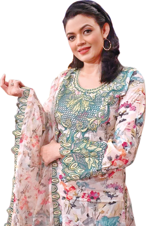 আয়নাবাজি ও তুফানের পর নতুন পরিচয়ে নাবিলা আয়নাবাজি ও তুফানের পর নতুন পরিচয়ে নাবিলা