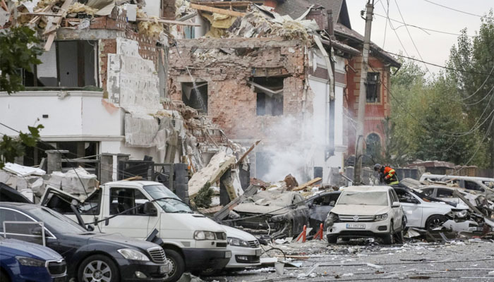 কিয়েভে এক রাতে রুশ হামলায় নিহত ৪, আহত ৮০ কিয়েভে এক রাতে রুশ হামলায় নিহত ৪, আহত ৮০