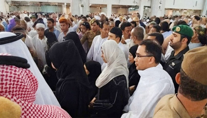 স্ত্রী ও মেয়েকে নিয়ে ওমরাহ পালনে যাচ্ছেন তারেক রহমান স্ত্রী ও মেয়েকে নিয়ে ওমরাহ পালনে যাচ্ছেন তারেক রহমান