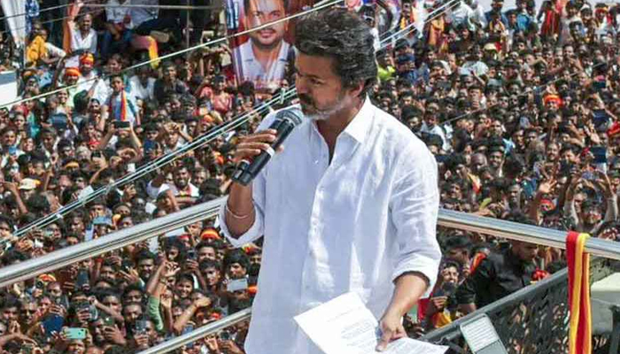 ৪০ জন নিহতের ঘটনায় মামলা, গ্রেপ্তার হতে যাচ্ছেন বিজয়? ৪০ জন নিহতের ঘটনায় মামলা, গ্রেপ্তার হতে যাচ্ছেন বিজয়?