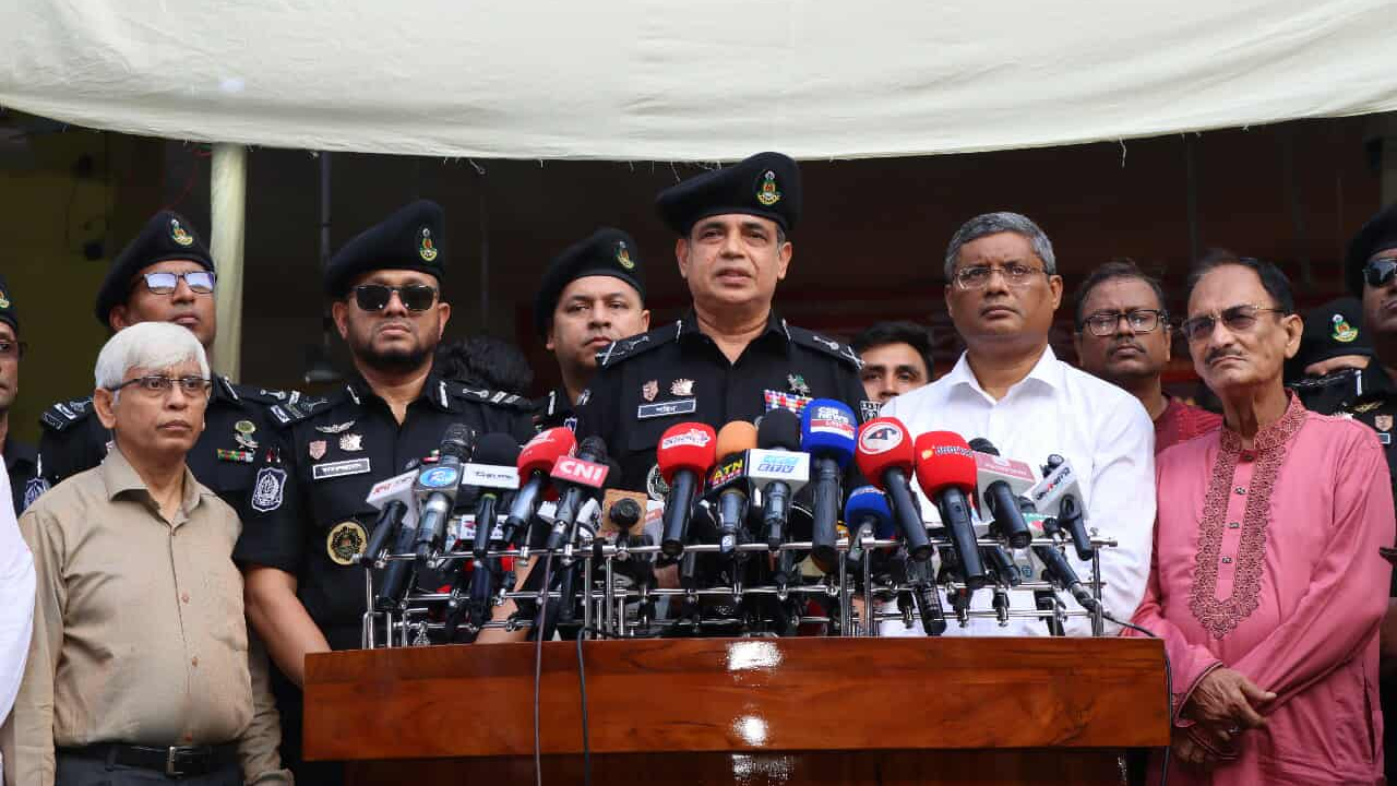 পূজায় ঢাকাসহ সারাদেশে সর্বোচ্চ নিরাপত্তা নিশ্চিত করা হয়েছে : র্যাব ডিজি পূজায় ঢাকাসহ সারাদেশে সর্বোচ্চ নিরাপত্তা নিশ্চিত করা হয়েছে : র্যাব ডিজি