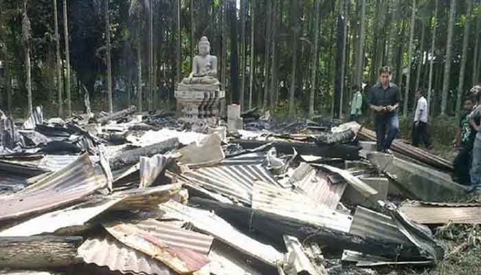 বৌদ্ধ বিহারে হামলা: ফিরেছে সম্প্রীতি, বিচার প্রক্রিয়া নিয়ে সংশয় বৌদ্ধ বিহারে হামলা: ফিরেছে সম্প্রীতি, বিচার প্রক্রিয়া নিয়ে সংশয়