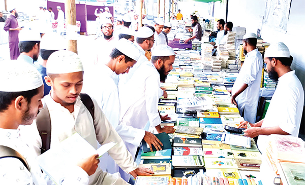 আলো ছড়াচ্ছে আন্তর্জাতিক ইসলামি বইমেলা আলো ছড়াচ্ছে আন্তর্জাতিক ইসলামি বইমেলা