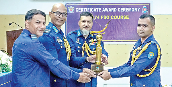 বিমান বাহিনীর ফ্লাইট সেফটি অফিসার্স কোর্সের সনদপত্র বিতরণ