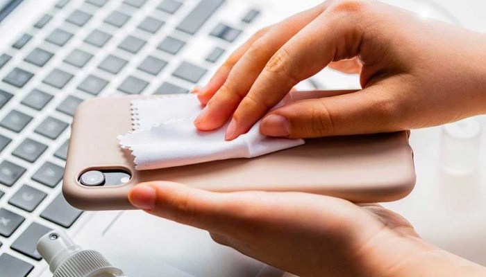 ফোনের ব্যাককভার বদলান ফোনের ব্যাককভার বদলান