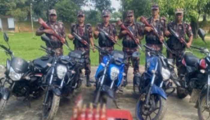 হালুয়াঘাট সিমান্তে ১৪ লাখ টাকার ভারতীয় পণ্য আটক হালুয়াঘাট সিমান্তে ১৪ লাখ টাকার ভারতীয় পণ্য আটক