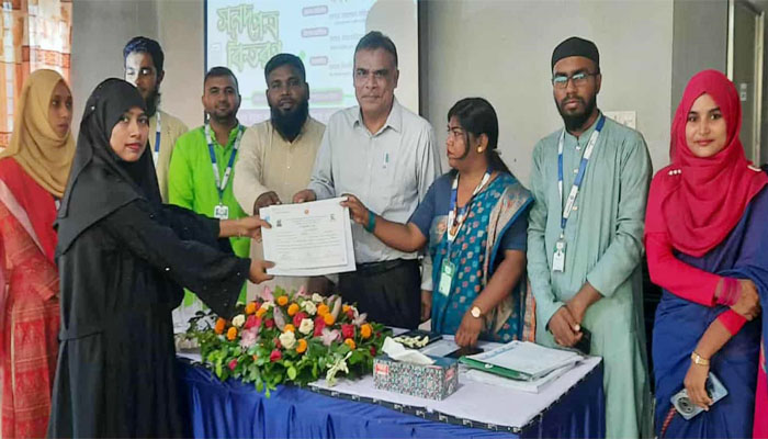 নীলফামারীতে ফ্রিল্যান্সিং প্রশিক্ষণার্থীদের মাঝে সনদপত্র বিতরণ