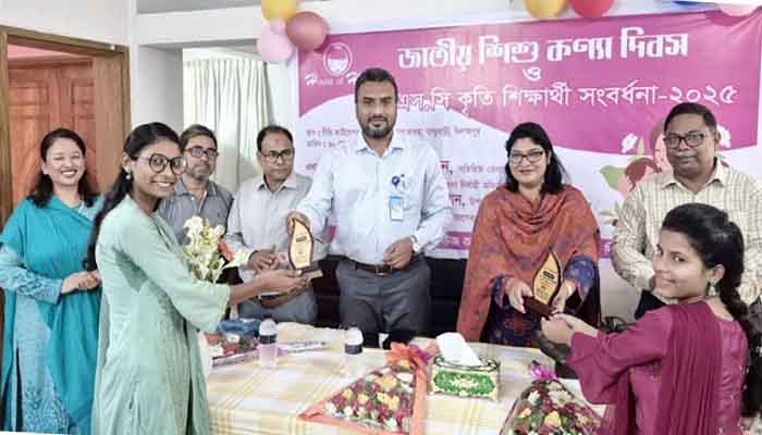 দিনাজপুরে জাতীয় শিশু কন্যা দিবসে কৃতি শিক্ষার্থীদের সংবর্ধনা দিনাজপুরে জাতীয় শিশু কন্যা দিবসে কৃতি শিক্ষার্থীদের সংবর্ধনা