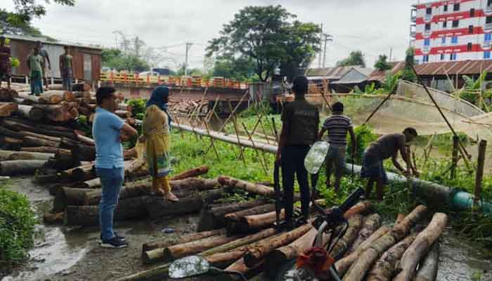 সিরাজদিখানে ২ ড্রেজার বিকল, বিপুল পরিমাণ পাইপ বিনষ্ট সিরাজদিখানে ২ ড্রেজার বিকল, বিপুল পরিমাণ পাইপ বিনষ্ট