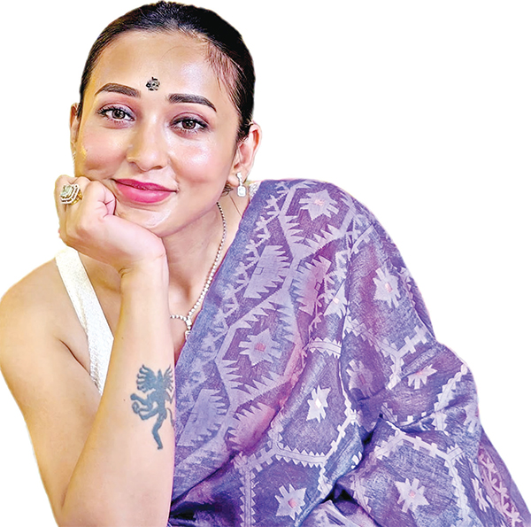 অষ্টমীতে যে রূপে ধরা দিলেন মিমি অষ্টমীতে যে রূপে ধরা দিলেন মিমি