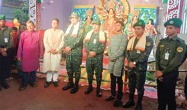 শ্রী শ্রী সার্বজনীন পৌর হরি মন্দিরে পূজামণ্ডপ পরিদর্শন শ্রী শ্রী সার্বজনীন পৌর হরি মন্দিরে পূজামণ্ডপ পরিদর্শন