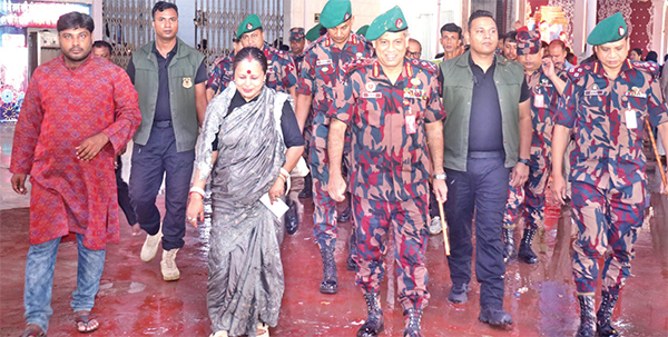 ঢাকেশ্বরী ও রমনা কালী মন্দির পরিদর্শন করলেন বিজিবি মহাপরিচালক