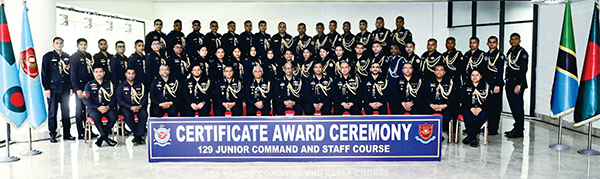 বিমান বাহিনীর জুনিয়র কমান্ড ও স্টাফ কোর্সের সনদপত্র বিতরণ