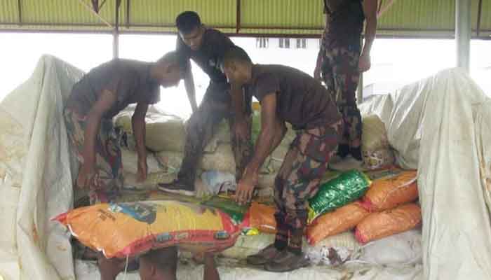 পাথরবোঝাই ট্রাক থেকে মিলল ভারতীয় জিরা-ফুচকা পাথরবোঝাই ট্রাক থেকে মিলল ভারতীয় জিরা-ফুচকা