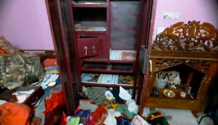 সাতক্ষীরায় সাংবাদিকের বাড়িতে চুরি, ৪০ ভরি স্বর্ণালংকার লুট সাতক্ষীরায় সাংবাদিকের বাড়িতে চুরি, ৪০ ভরি স্বর্ণালংকার লুট