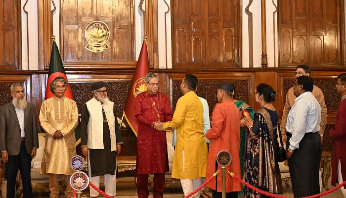 হিন্দু ধর্মাবলম্বীদের সঙ্গে রাষ্ট্রপতির শুভেচ্ছা বিনিময় হিন্দু ধর্মাবলম্বীদের সঙ্গে রাষ্ট্রপতির শুভেচ্ছা বিনিময়