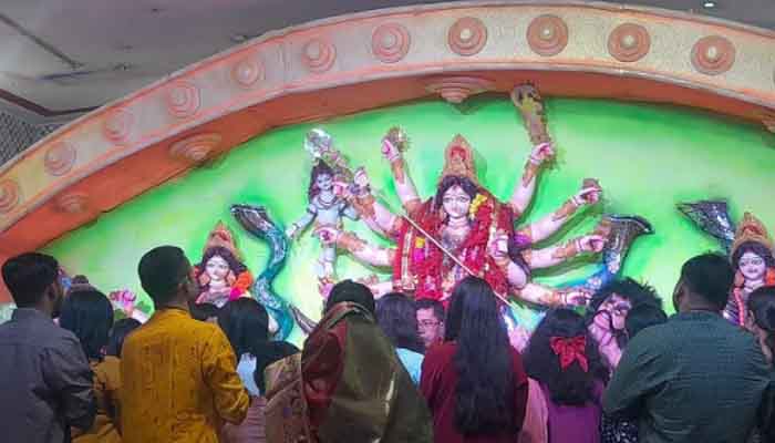 ঢাক-শঙ্খে মুখরিত চুয়াডাঙ্গা শহর; আজ প্রতিমা বিসর্জন ঢাক-শঙ্খে মুখরিত চুয়াডাঙ্গা শহর; আজ প্রতিমা বিসর্জন