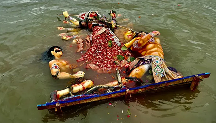 ভারতে দুর্গা বিসর্জনের সময় ১৩ জনের মৃত্যু ভারতে দুর্গা বিসর্জনের সময় ১৩ জনের মৃত্যু