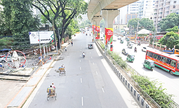 ঢাকার ব্যস্ত সড়কগুলো ফাঁকা