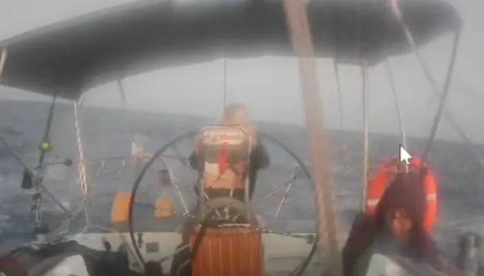 গাজামুখী ফ্লোটিলার শেষ নৌযানও থামালো ইসরায়েল, কর্মীদের আটক গাজামুখী ফ্লোটিলার শেষ নৌযানও থামালো ইসরায়েল, কর্মীদের আটক