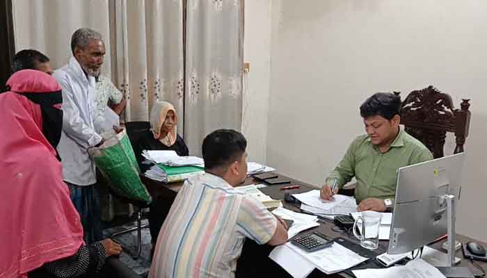 ভূমি সেবা ও প্রশাসনিক সংস্কারে এসিল্যান্ড জাহিদের নতুন দৃষ্টান্ত ভূমি সেবা ও প্রশাসনিক সংস্কারে এসিল্যান্ড জাহিদের নতুন দৃষ্টান্ত